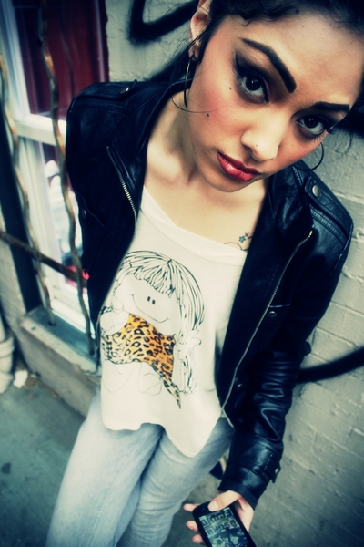 1333557860_Layla_Khepri_single_bonfire